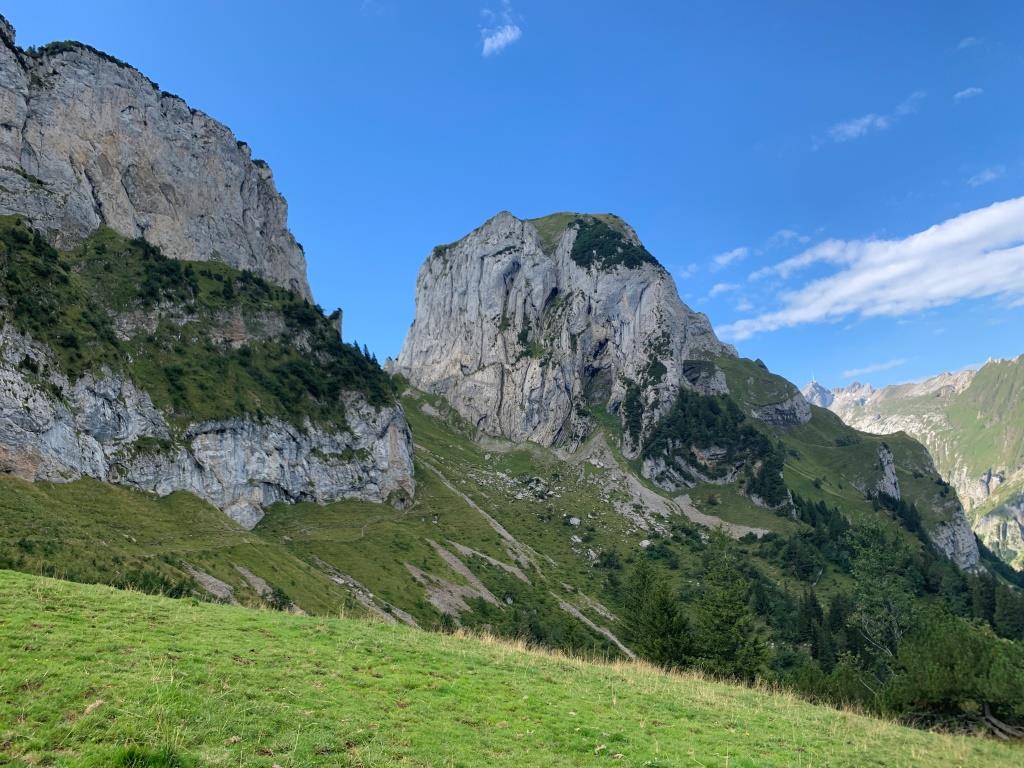 05. Sept. Hundstein